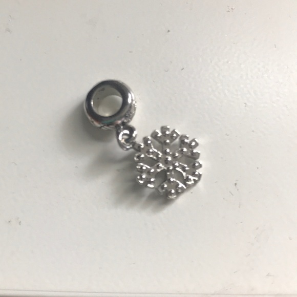 Snowflake charm - Picture 1 of 1